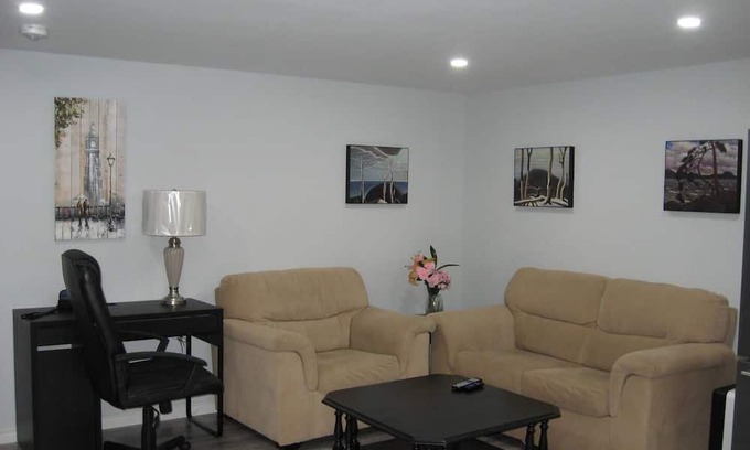 Guelph Apartment | Beautiful 2-bedroom Guest Home in Guelph