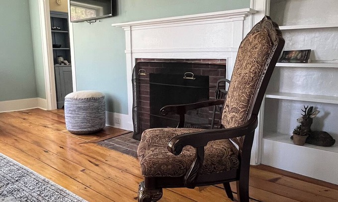 Alfred Other | Charming Farm House "Roxy's Place" near lakes&beaches, Hot Tub Retreat!