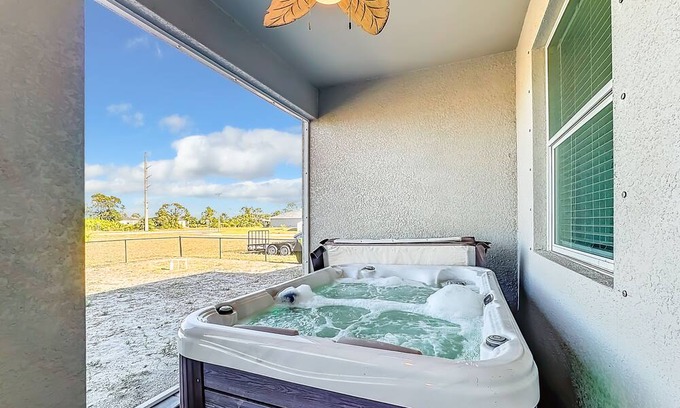 Mariner House | Beach décor awaiting your next vacation. Families welcome- Pet friendly