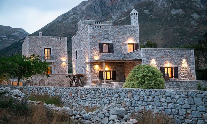 Omales Apartment | Armenopertra view-Manousakia ,suite, Mani