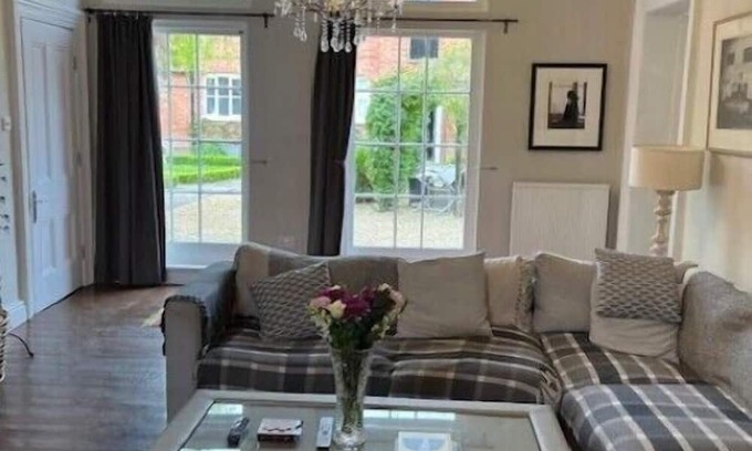 Abthorpe House | Elegant 9 Bedroom 5 Bathroom