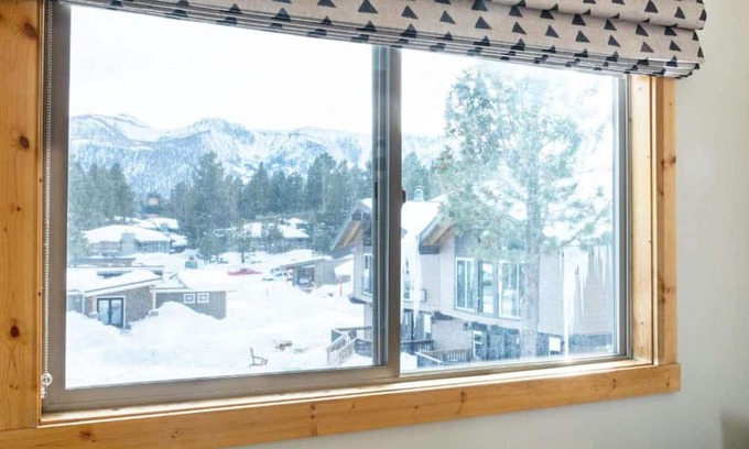 Mammoth Lakes Apartment | Guest room with King bed at Outbound Mammoth