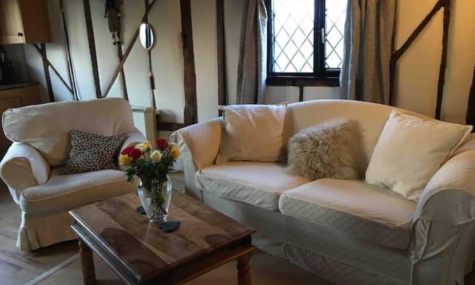 Nuthurst House | The Dairy - beautiful 300 yr farm dairy
