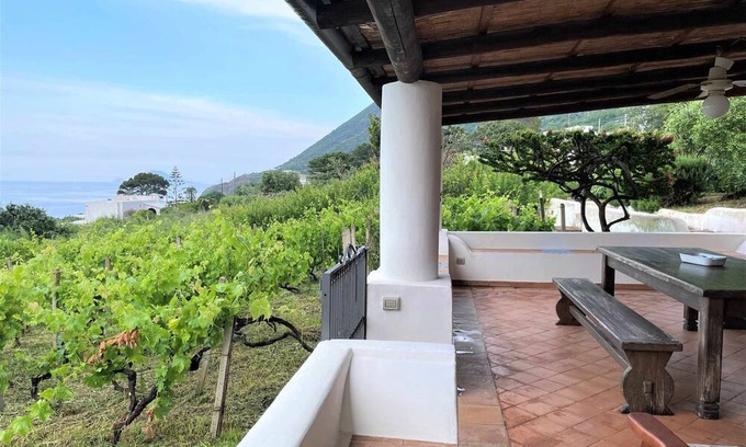 Malfa House | Casa Mary, in the center of Malfa and sea view