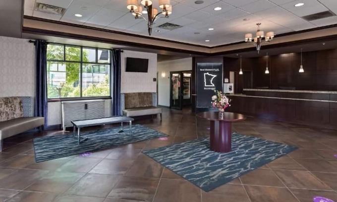 South Loop House | Comfort Meets Elegance: Cozy Stay Near Mall of America, Free Shuttle