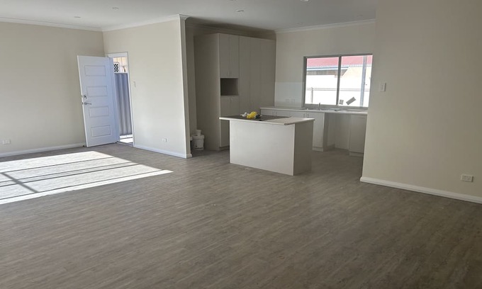 Kalgoorlie House | Brand new 5 bed room 5 bathroom home for companies fly in fly out or familys