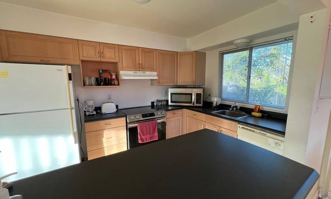 Delta House | Cheap Cozy Large Well Furnished Bedroom Available