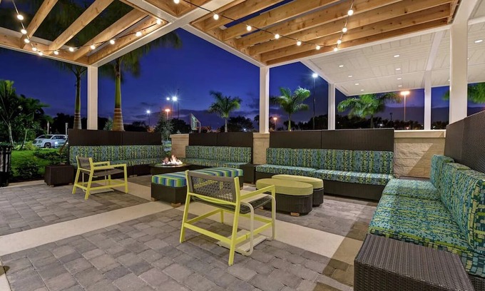 West Palm Beach House | Pet-Loving Retreat: Free Breakfast, Outdoor Pool & Near PBI Airport | 2 Units