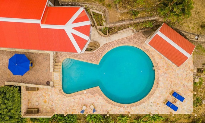Windward Side Villa | Champagne Cottage - Luxury Private Rental Home
