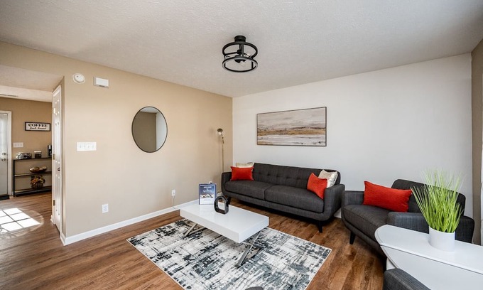 Lynchburg House | Clean & Stylish with back patio grill