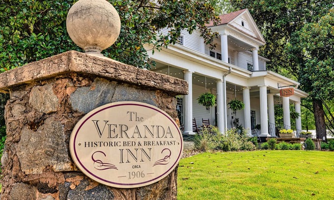 Senoia House | Welcome to the Famous, Award Winning VERANDA HISTORIC INN Senoia, GA