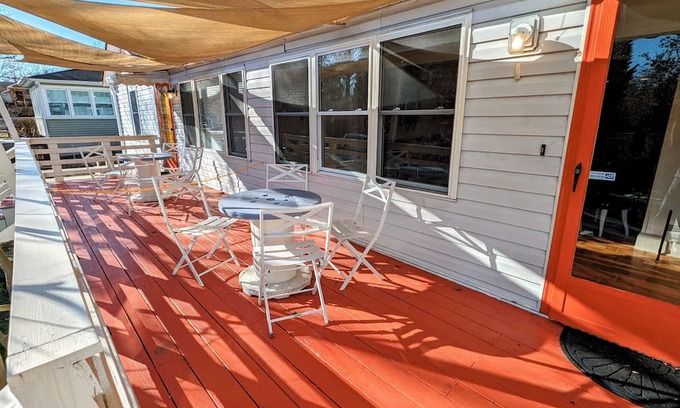 Hendersonville House | Downtown Duplex, +Pets!nShort 3 block walk to Main St.nFenced Yard, NO Pet Fee!