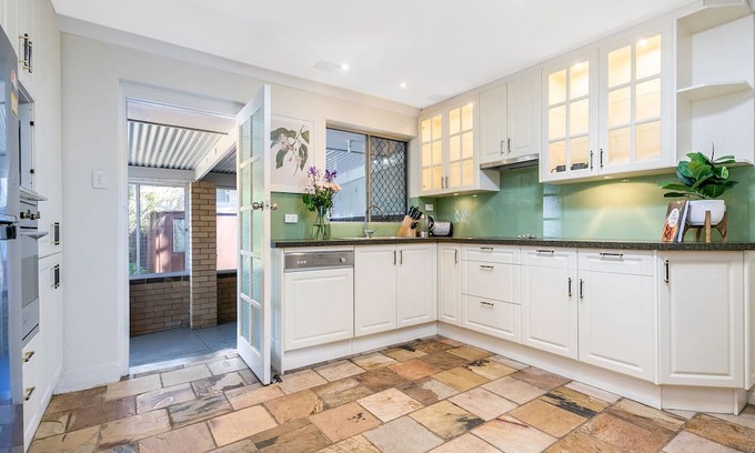 Booragoon Villa | Layman Park Villa *Garden City*2BR