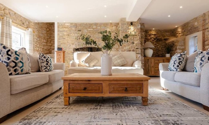Cowbridge House | Exclusive Cottage Retreat Near Cardiff