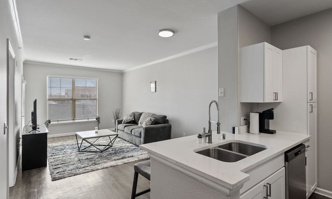 Englewood Apartment | Adorable 1BR Englewood Apartment w/Pool & Hot Tub