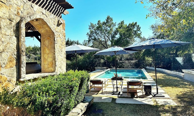 Rough Hollow House | Resort-Style Getaway with Pool near Lake Travis