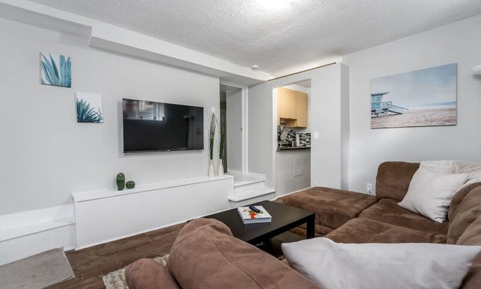Centretown West Apartment | Cozy 1-bedroom in Central Ottawa