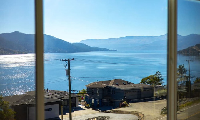 Vernon House | 180 LAKEVIEW
