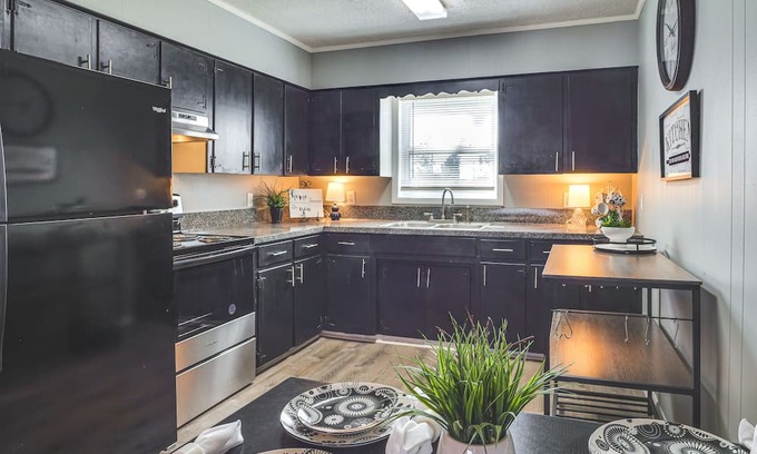 Manchester Apartment | Pet-Friendly Manchester Apartment w/ Pool Access!