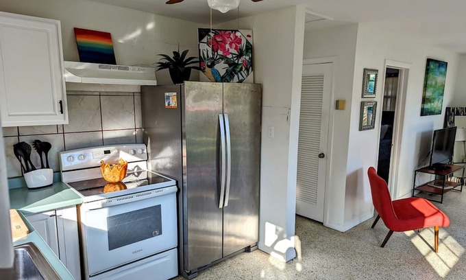 Mango Groves Cottage | Downtown Lake Worth Beach Casita