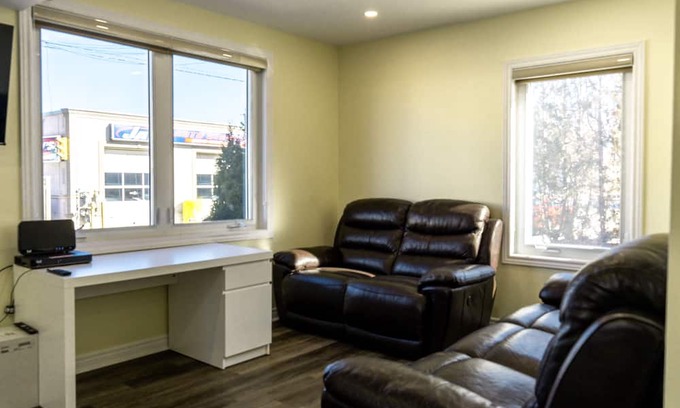 Watertown House | Entire 2 Bedroom Home - Hamilton/Waterdown