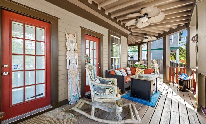 Hyde Park House | Bungalow in historic walking neighborhood near downtown Austin