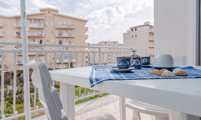 Porto Empedocle Apartment | Holiday Home 'Nautilus' with Sea View, Wi-Fi and Air Conditioning