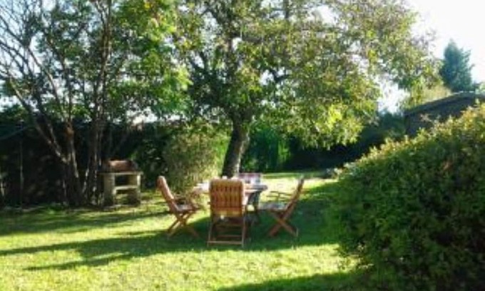 La Chapelle-Themer Cottage | Le Chevrefeuille Pretty, countryside cottage with large private gardens.