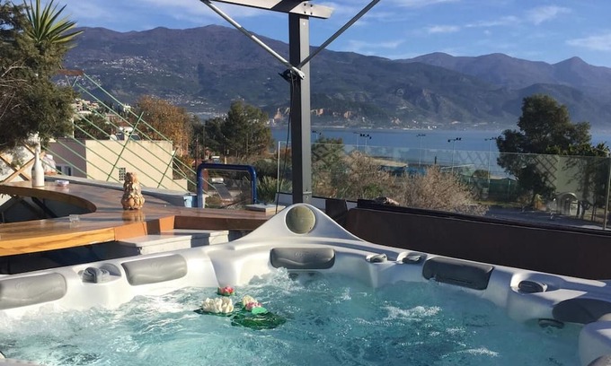 Nees Pagases House | Rooftop Loft with Jacuzzi