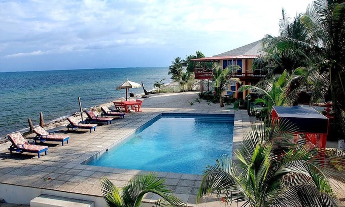 Placencia Apartment | Nautical Inn 1-Spacious Bungalow on the Beach-Pool