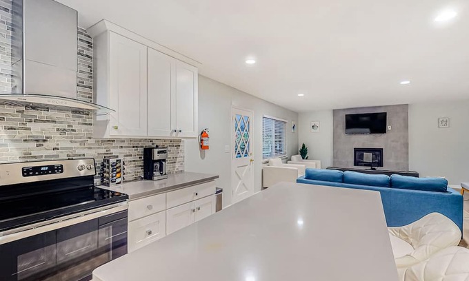 Oakhurst House | Charming modern home with close proximity to Yosemite/Bass Lake