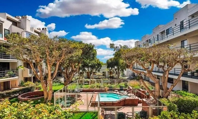 Ocean Park Apartment | Santa Monica Beach Amazing 2 Bedroom Condo