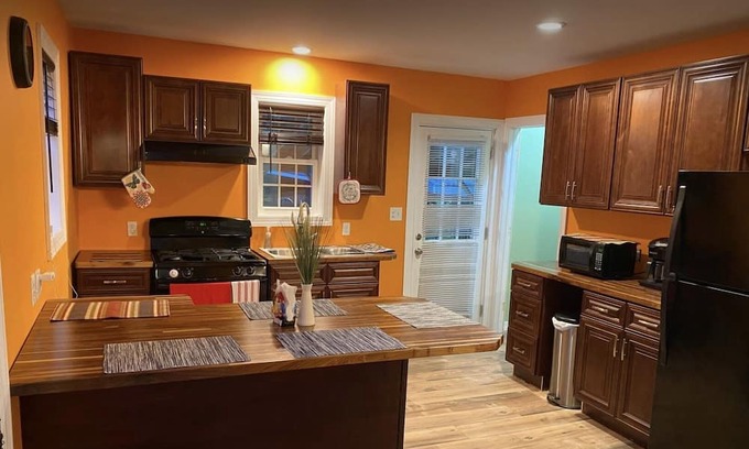 Elmira Apartment | Welles Apartment A