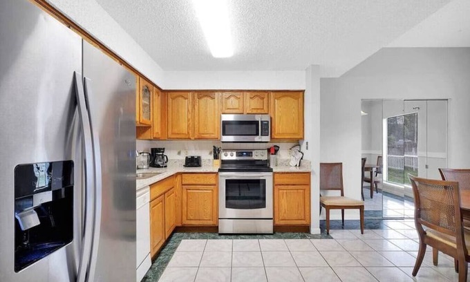 Southside House | ~Cozy Casa w/ Screened Patio~