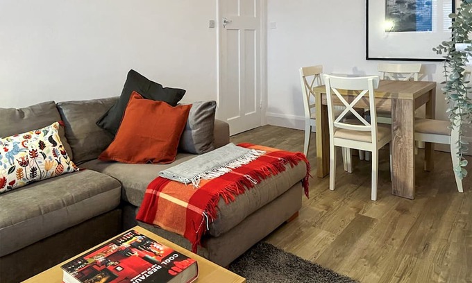 Barton-on-Sea Cottage | 2 bedroom accommodation in Barton on Sea, near New Milton