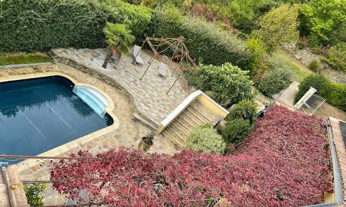 Generargues Villa | Homerez - Villa for 8 ppl. with swimming-pool, garden and terrace at Générargues