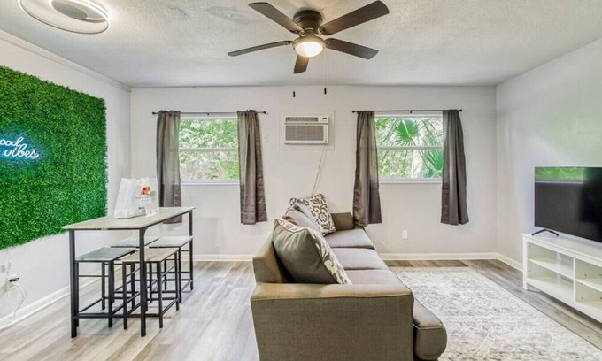 Sun Bay South Apartment | South Tampa Peaceful Get Away
