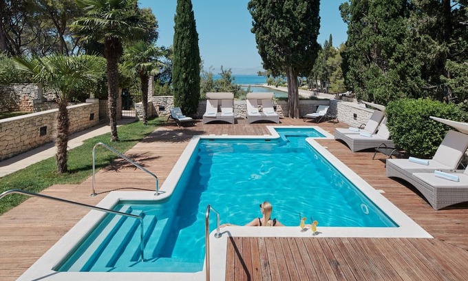 Milna (Brac) Villa | Villa Diocletian's Palace with a pool near the sea