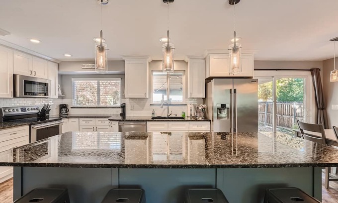 Lakewood House | Lakewood Lodge - Red Rocks, Denver, mountains!