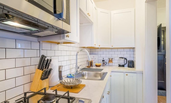 East Avenue Apartment | This apartment is a 1 bedroom(s), 1 bathrooms, located in Rochester, NY.