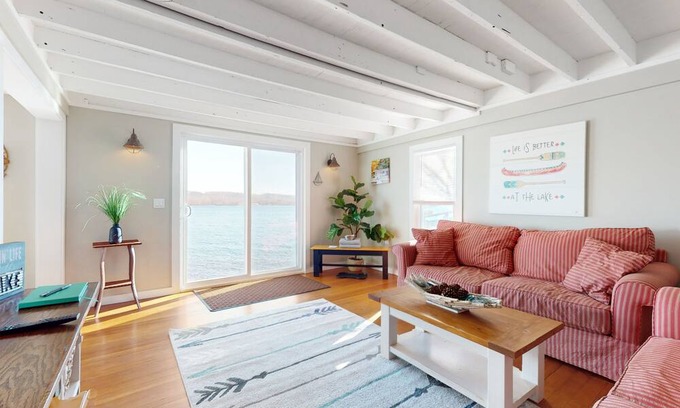 Town of Jerusalem House | Willow Tree Cottage - dog-friendly lakefront house with firepit & fireplace