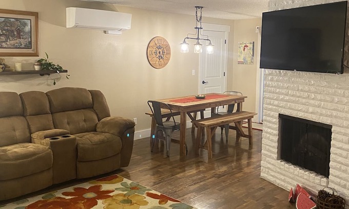 Harlow House | Komfy Lil' Korner