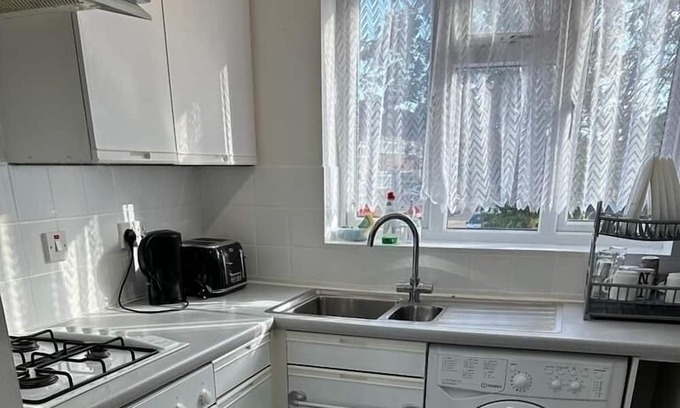 South Ockendon House | Cosy 2 Bed House!