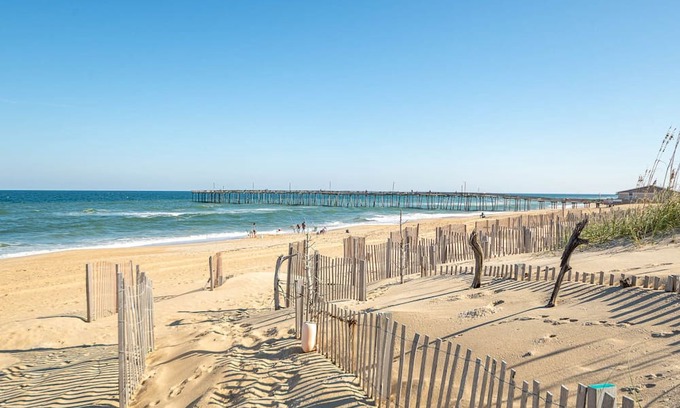 Nags Head House | K1216 Love Shack! 1 BR Beachside Oasis in Nags Head, NC! Pets Welcome!