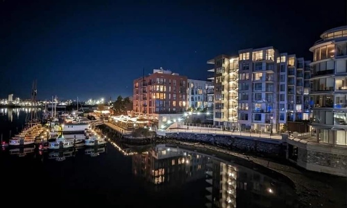 Inner Harbour Condo | Stylish One Bedroom Retreat, Downtown Victoria, Fitness Room, Incredible Location!