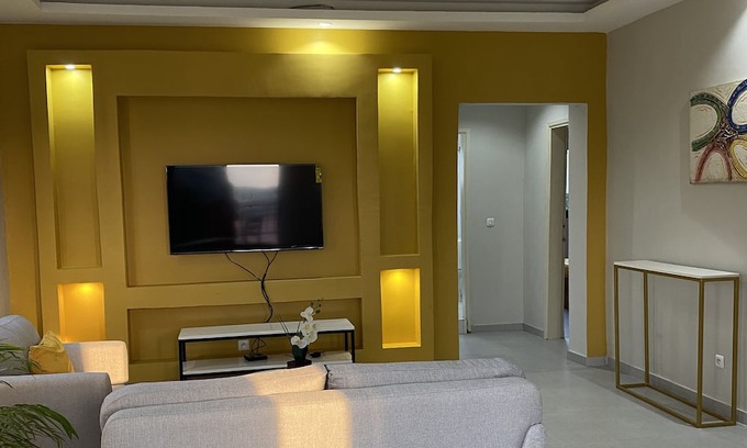 Yopougon Apartment | This new Cozy and spacious 2 bedrooms/ 2 bathrooms has beauty and convenience.