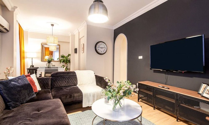 Osmanbey Apartment | Central and Convenient Flat in Sisli