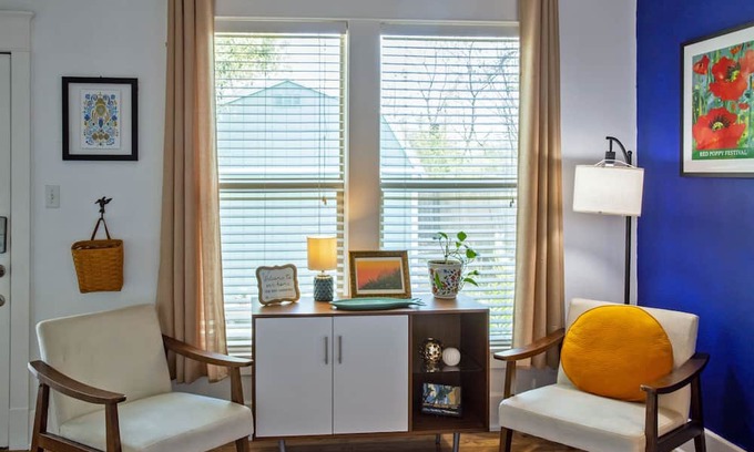 Georgetown Cottage | Room with private entrance in an adorable bungalow in Old Town Georgetown TX!