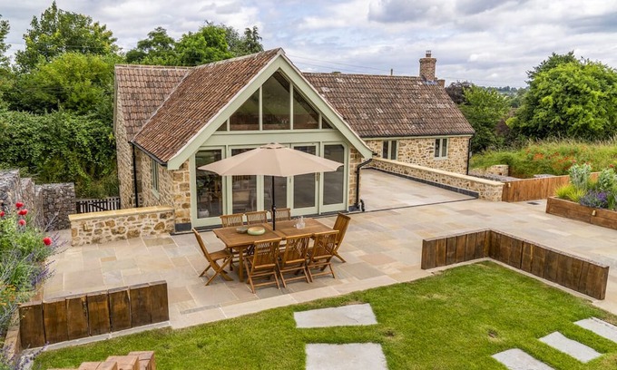 Ilminster Villa | Little Hideaway - Four Bedroom Villa, Sleeps 8