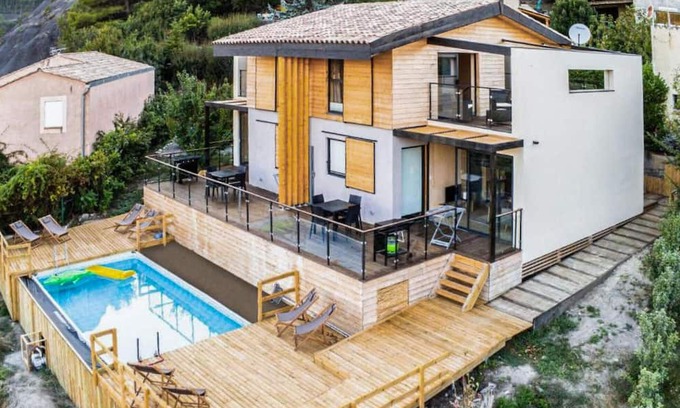 Marcoux House | This beautiful and modern vacation home welcomes you with a breathtaking mountain view.